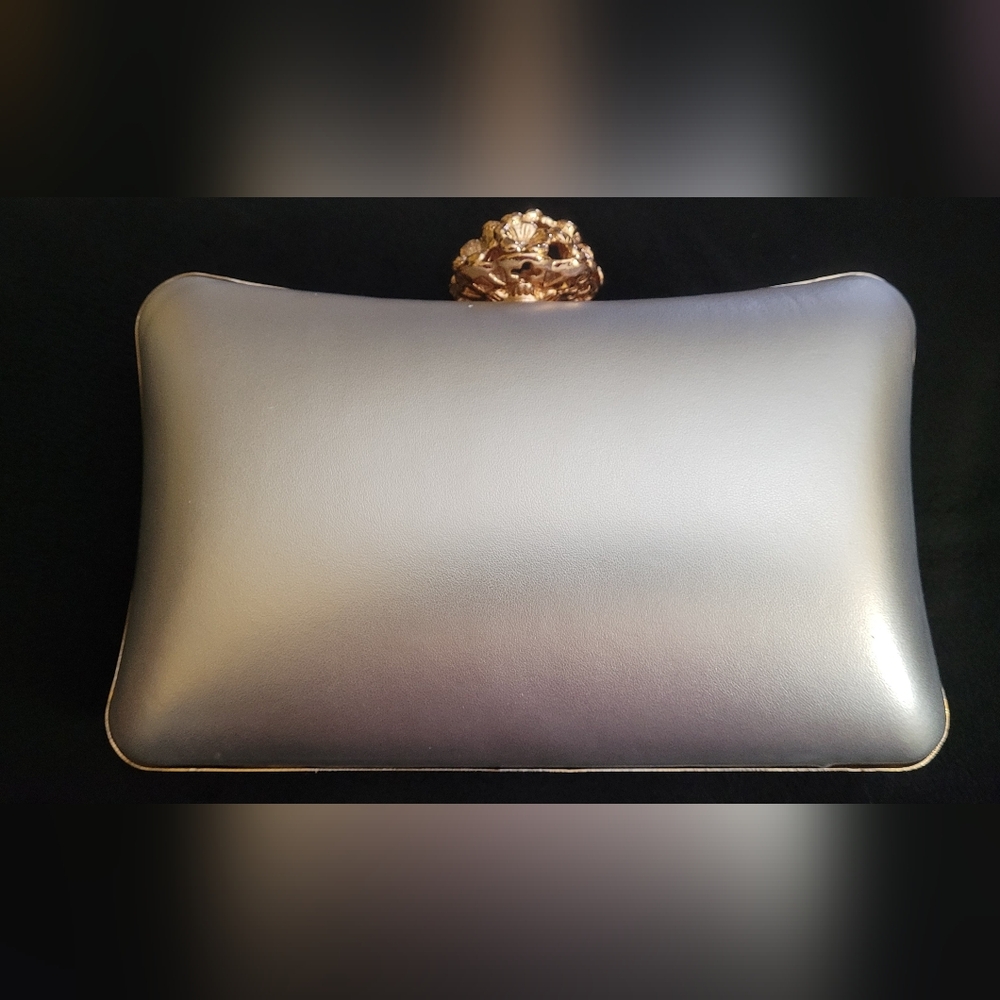 Elegant Gold and Silver Clutch - Picture 3 of 15